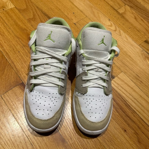 Air Jordan 1 Low SE - Picture 7 of 9
